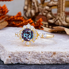 Luxury 4-Prong Round Cut Alexandrite Engagement Ring