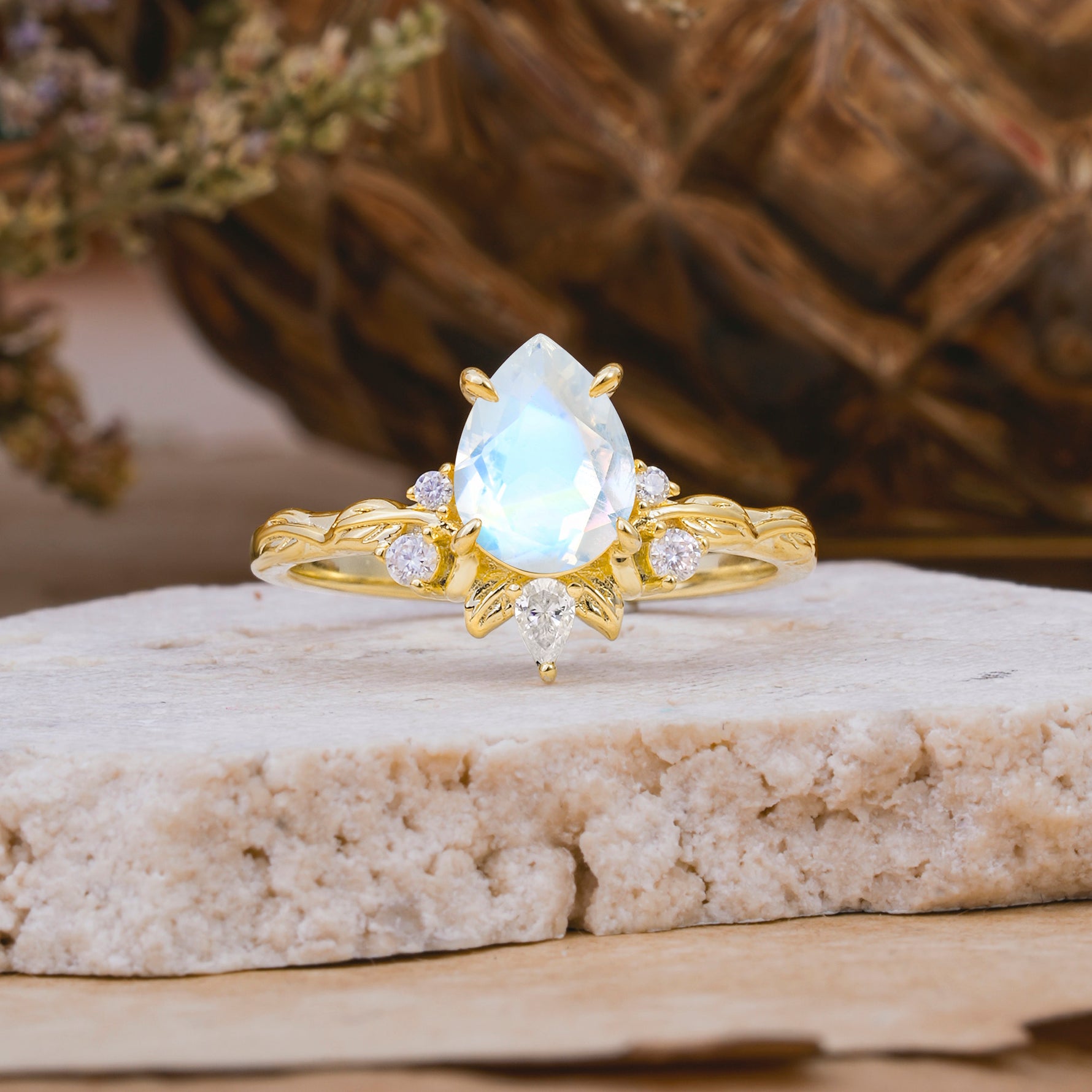 SR16996 Moonstone Ring - Yellow-Gold