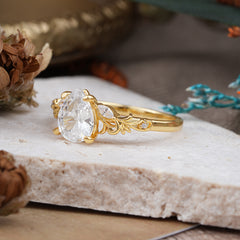 Romantic 4-Prong Pear-Cut Moissanite Engagement Ring