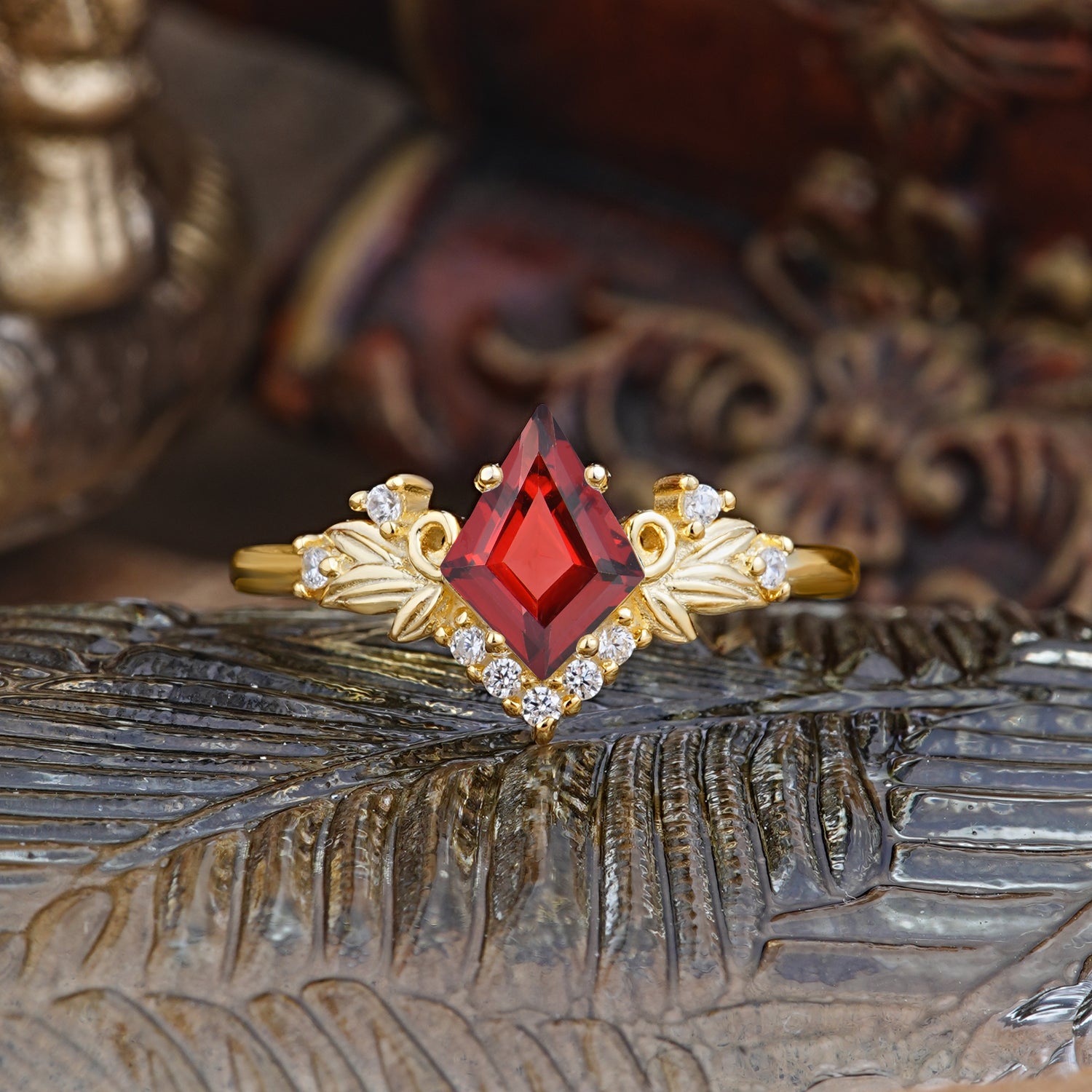 Luxury Nature-Inspired 4-Prong Kite-Cut Natural Garnet Engagement Ring
