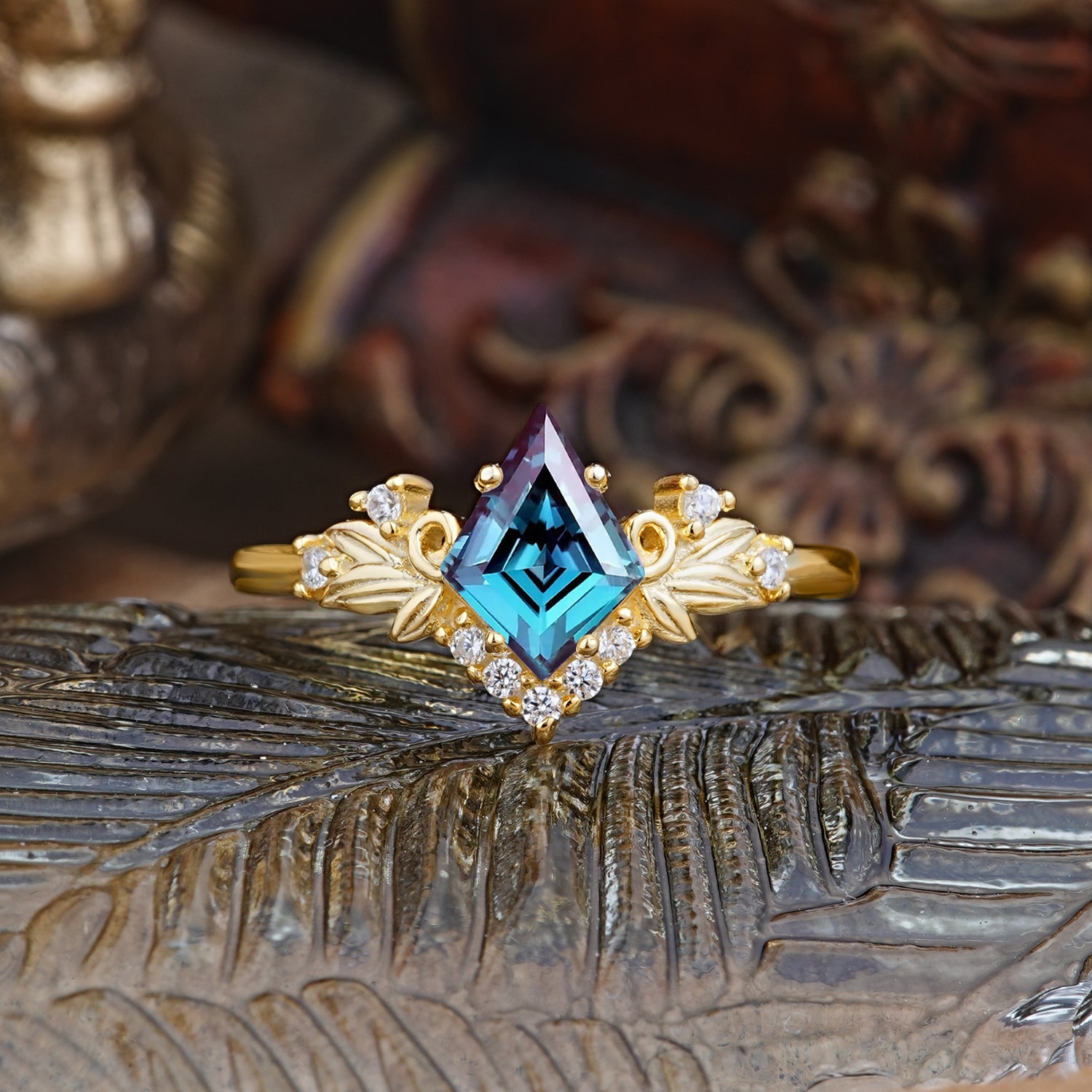 Luxury Nature-Inspired 4-Prong Kite-Cut Natural Alexandrite Engagement Ring