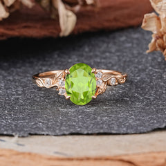 Retro Nature-Inspired 4-Prong Oval-Cut Peridot Engagement Ring