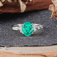 Retro Nature-Inspired 4-Prong Oval-Cut Emerald Engagement Ring