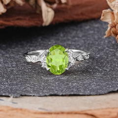 Retro Nature-Inspired 4-Prong Oval-Cut Peridot Engagement Ring