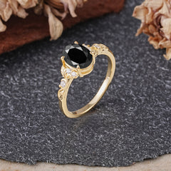 Retro Nature-Inspired 4-Prong Oval-Cut Black Onyx Engagement Ring
