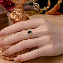 Retro Nature-Inspired 4-Prong Oval-Cut Black Onyx Engagement Ring