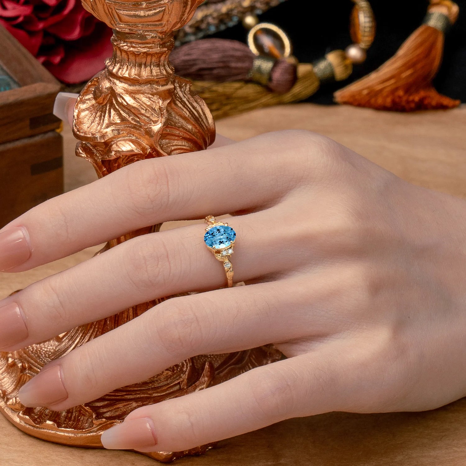 Retro Nature-Inspired 4-Prong Oval-Cut Aquamarine Engagement Ring