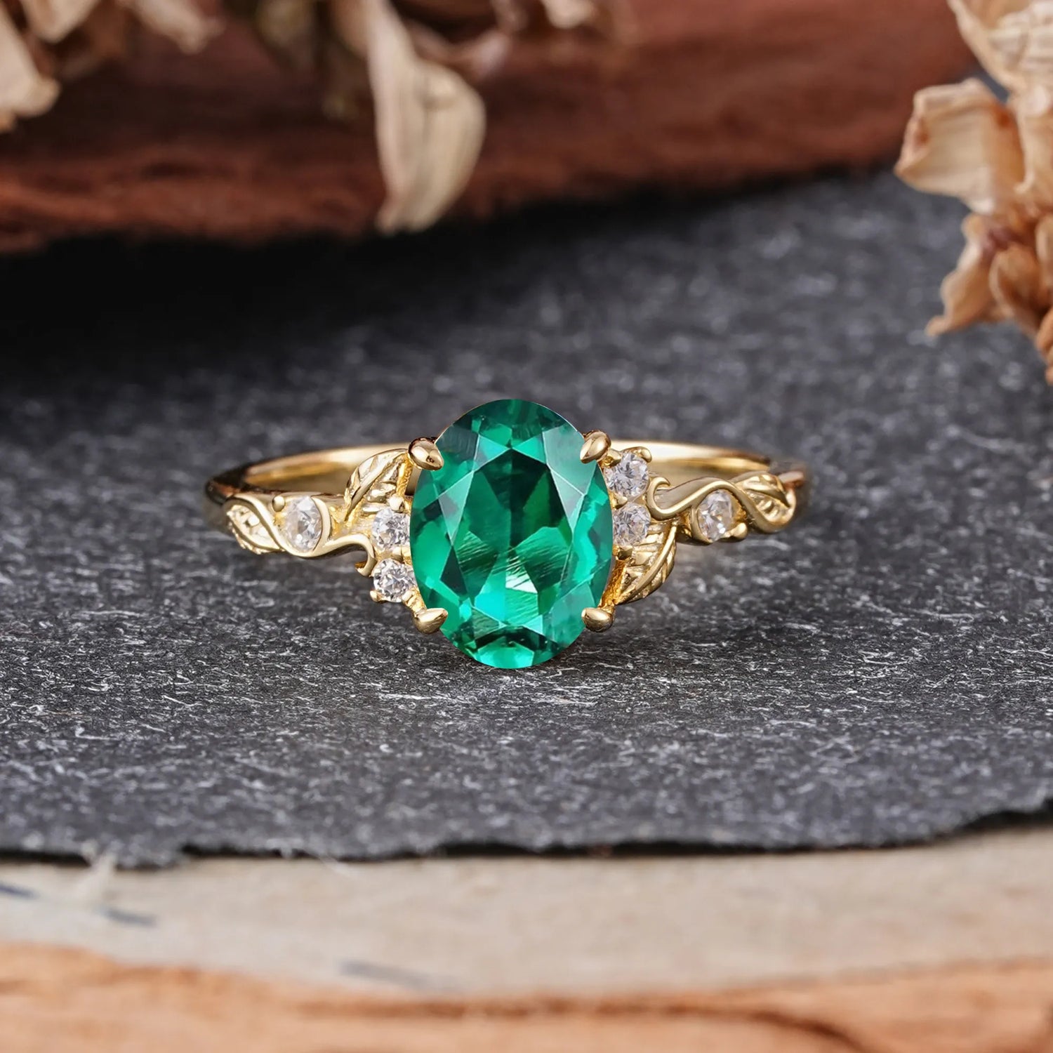 Retro Nature-Inspired 4-Prong Oval-Cut Emerald Engagement Ring