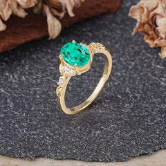 Retro Nature-Inspired 4-Prong Oval-Cut Emerald Engagement Ring