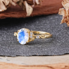 Retro Nature-Inspired 4-Prong Oval-Cut Moonstone Engagement Ring