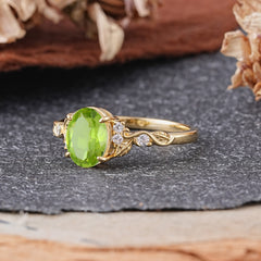 Retro Nature-Inspired 4-Prong Oval-Cut Peridot Engagement Ring