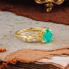 Nature-Inspired Vine-Entwined 4-Prong Teardrop-Cut Emerald Engagement Ring