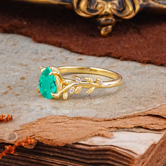 Nature-Inspired Vine-Entwined 4-Prong Teardrop-Cut Emerald Engagement Ring