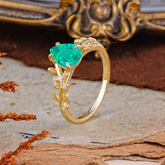 Nature-Inspired Vine-Entwined 4-Prong Teardrop-Cut Emerald Engagement Ring