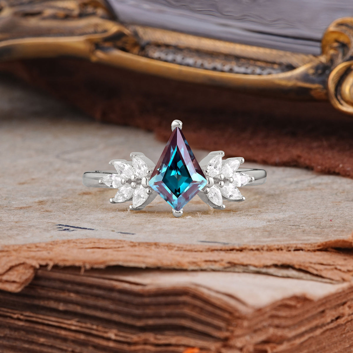 SR17017 Alexandrite Ring - Additional view