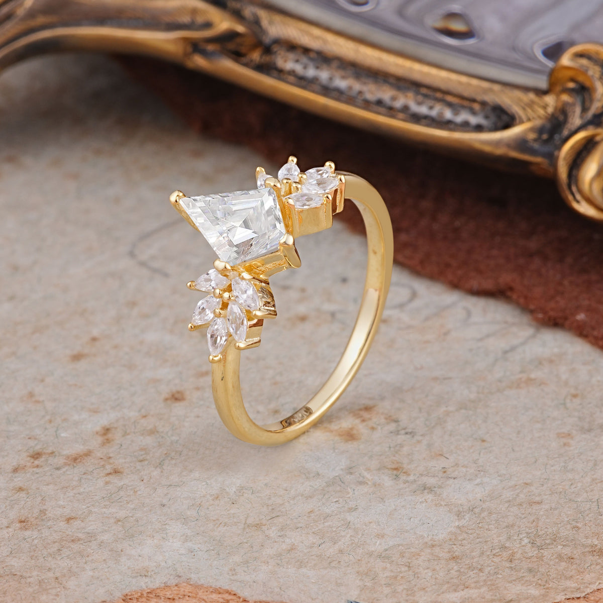 SR17017 Moissanite Ring - White-Gold