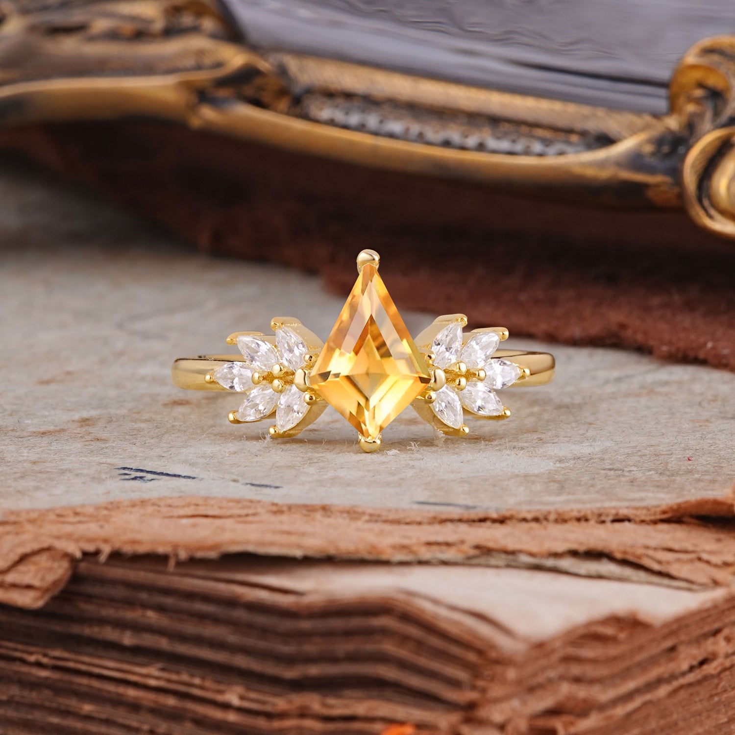 SR17017 Citrine Ring - Yellow-Gold
