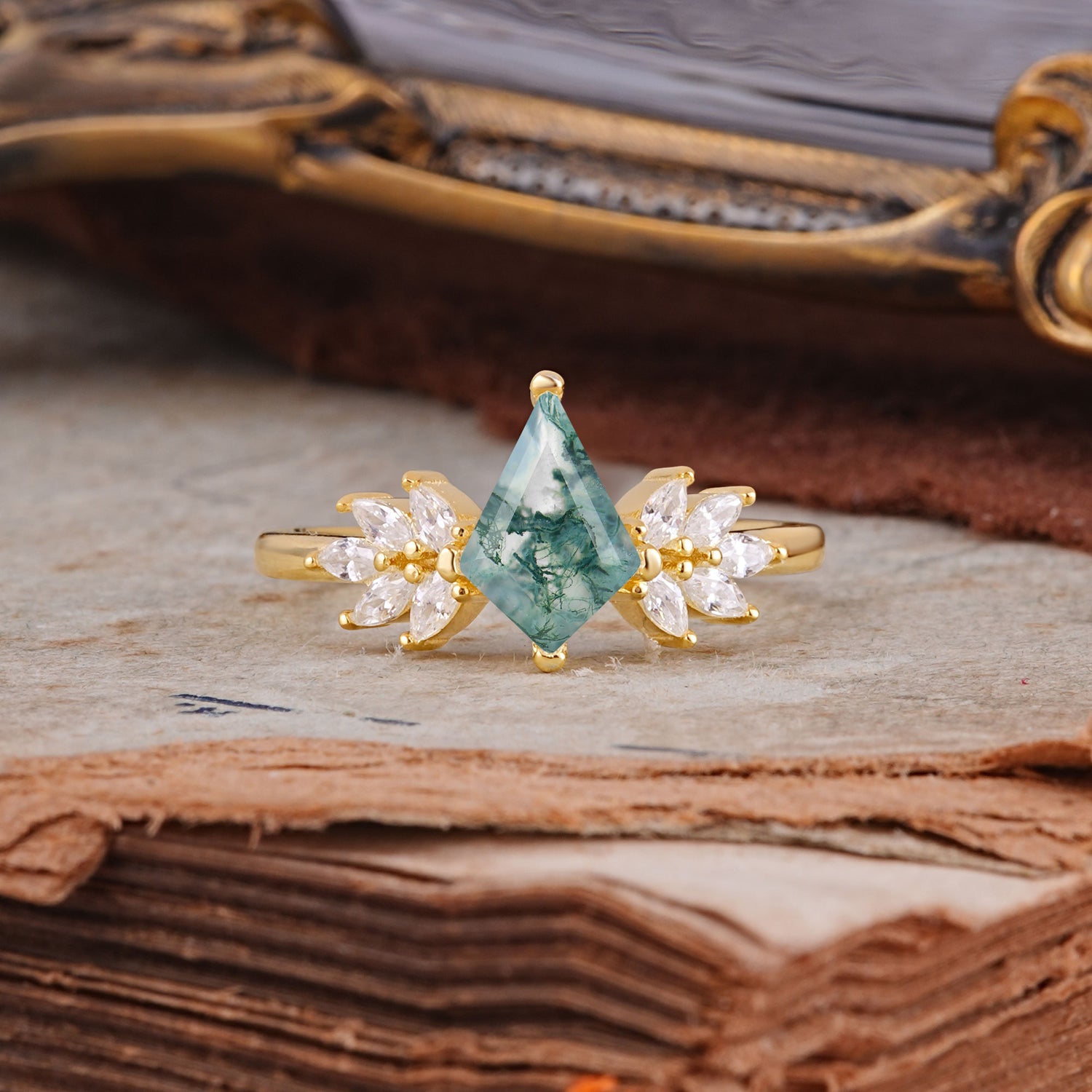 SR17017 Moss Agate Ring - Yellow-Gold