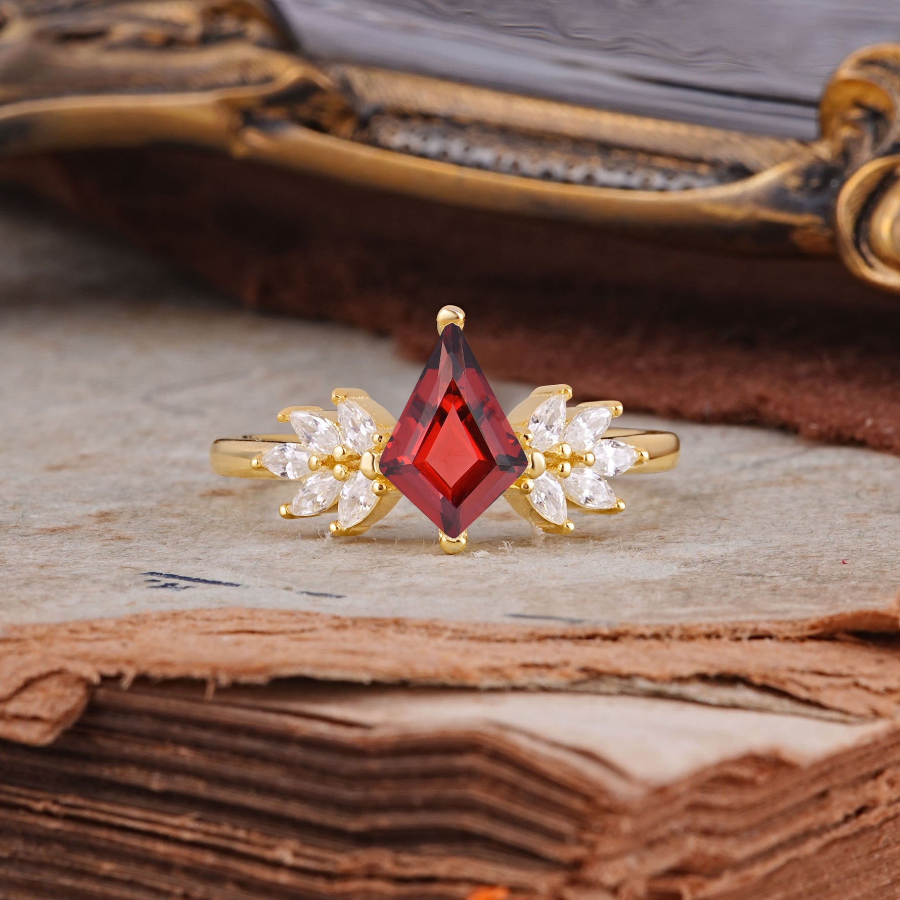 SR17017 Garnet Ring - Yellow-Gold