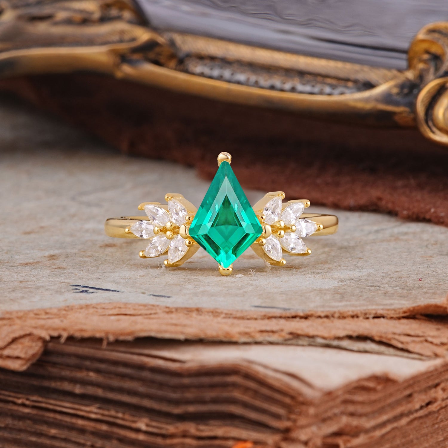 SR17017 Emerald Ring - Yellow-Gold