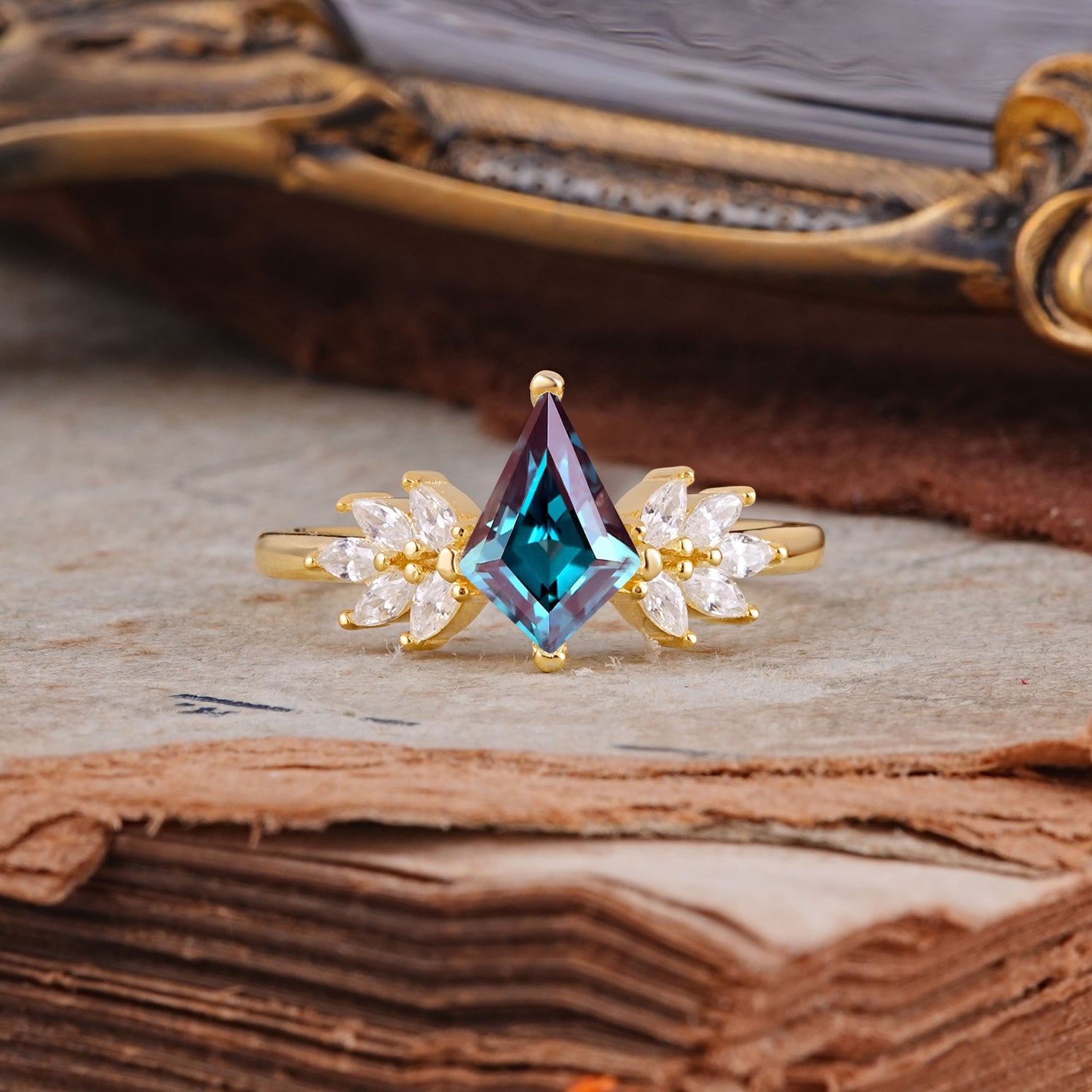 SR17017 Alexandrite Ring - Yellow-Gold