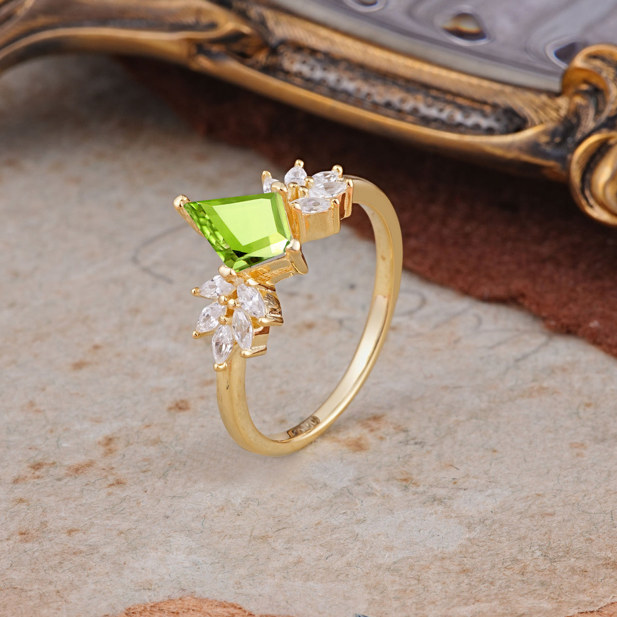 SR17017 Peridot Ring - White-Gold