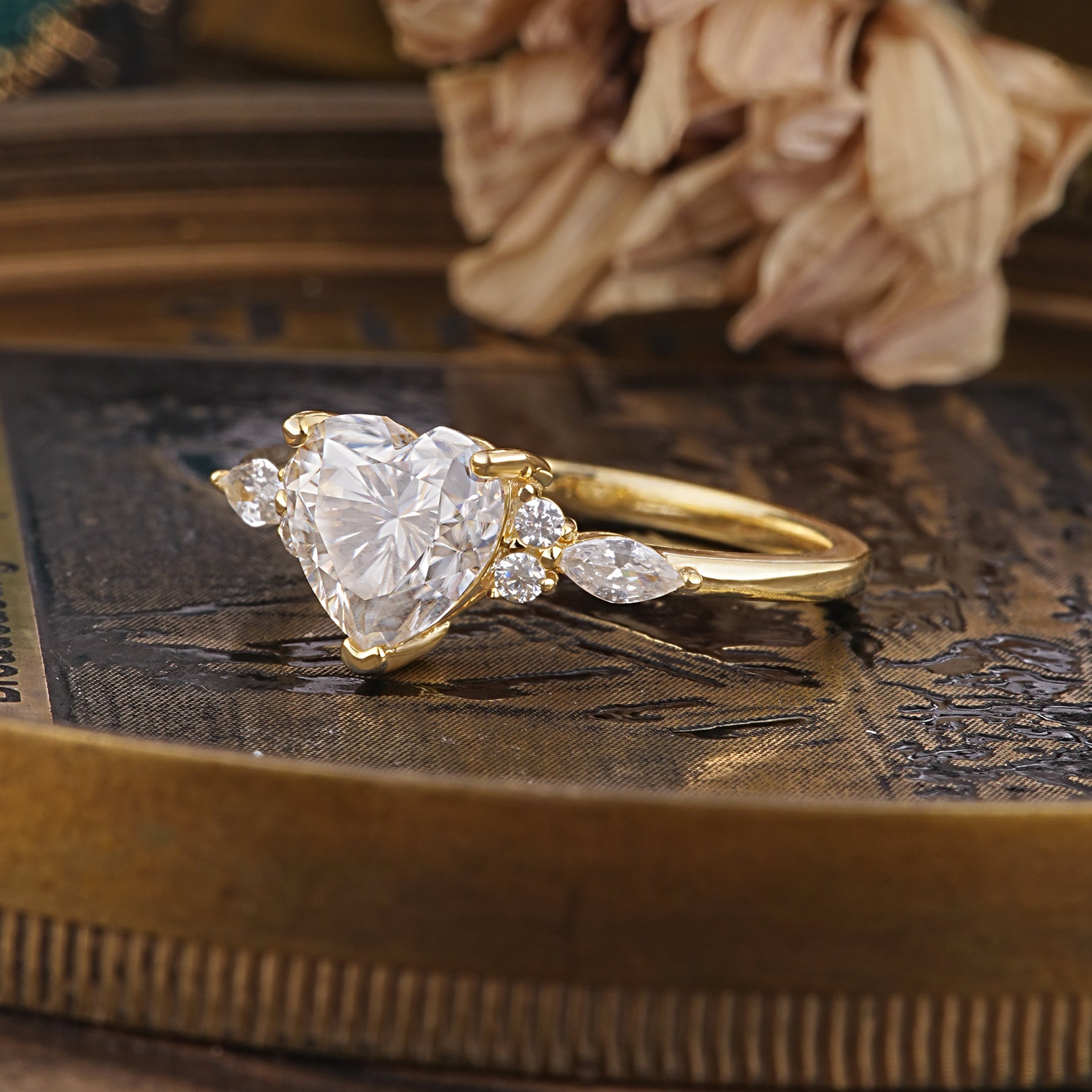 SR17025 Moissanite Ring - White-Gold