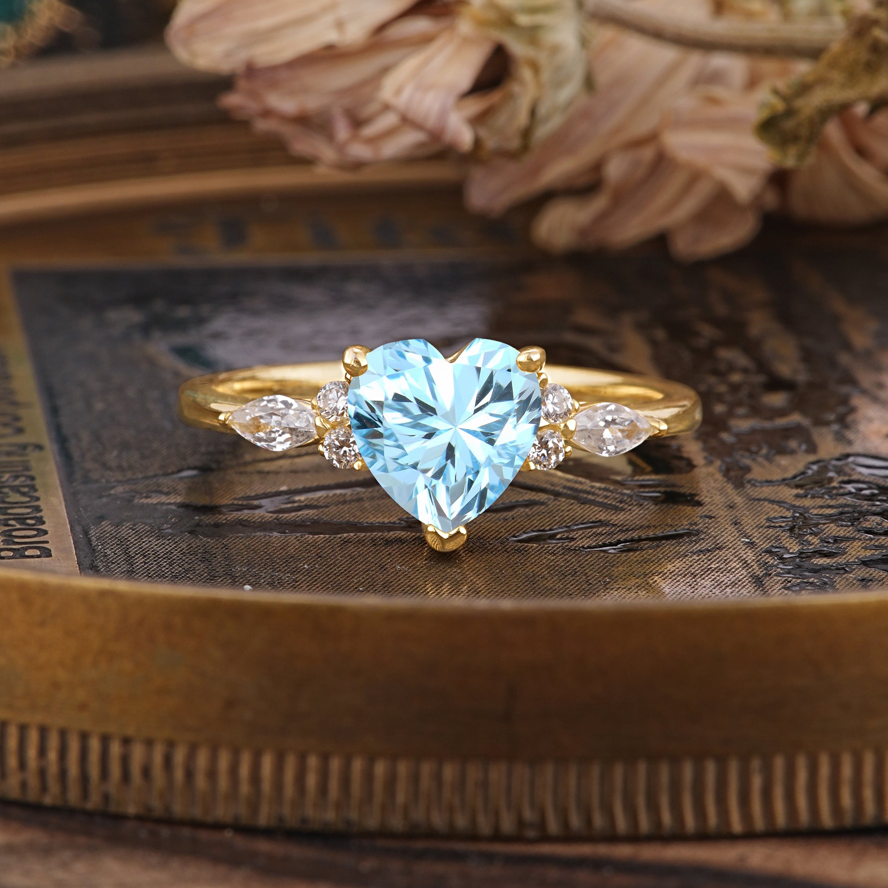 SR17025 Aquamarine Ring - Yellow-Gold