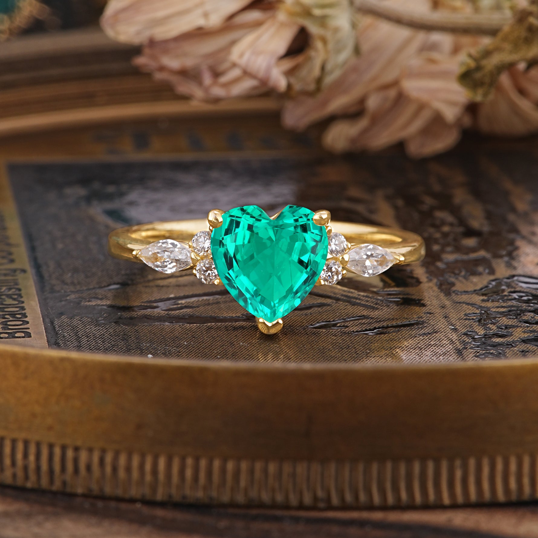 SR17025 Emerald Ring - Yellow-Gold