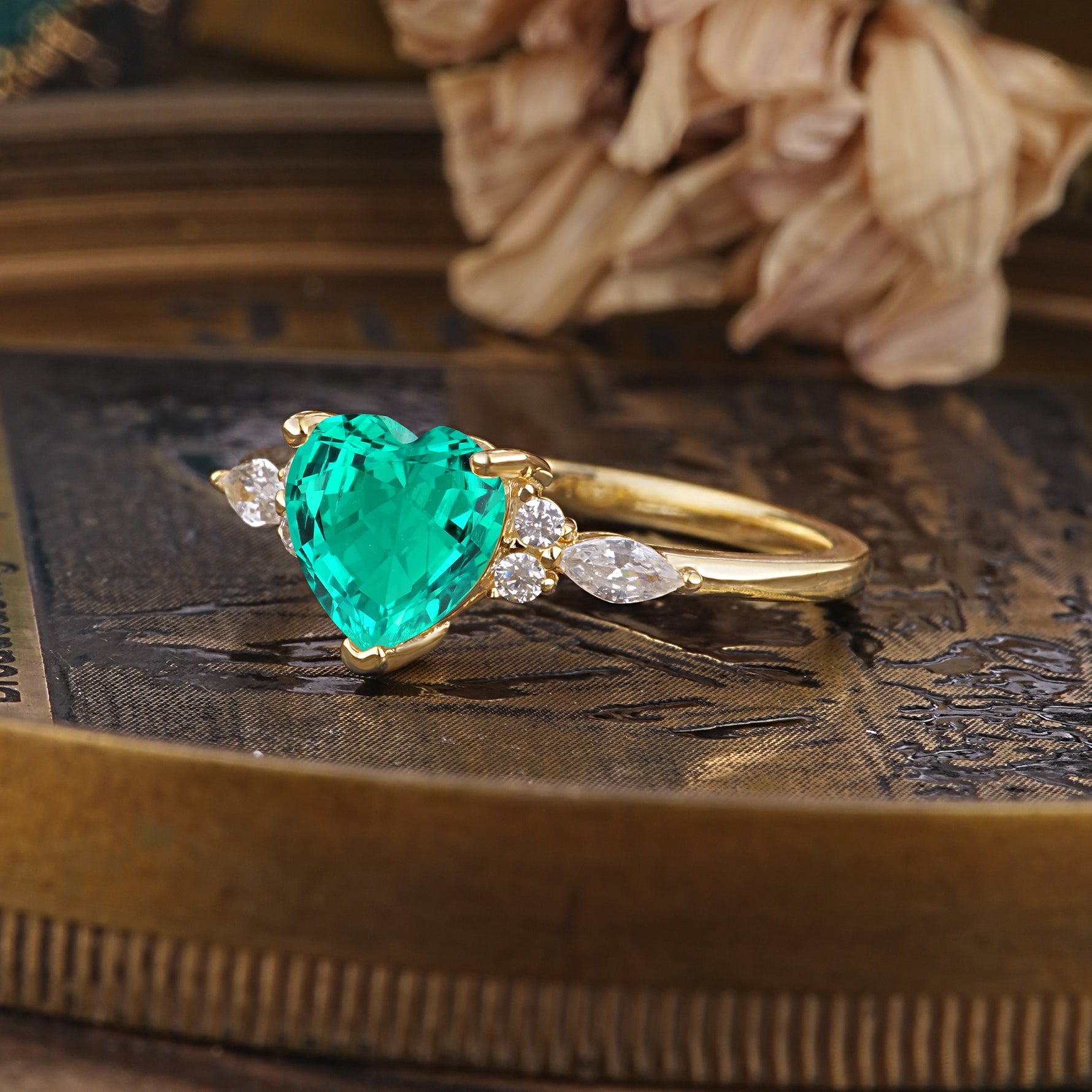 SR17025 Emerald Ring - White-Gold