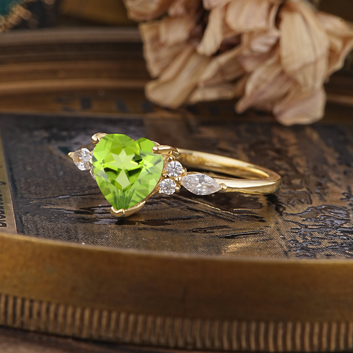 SR17025 Peridot Ring - White-Gold