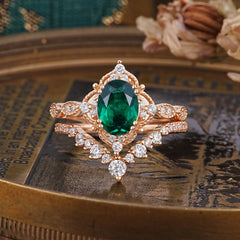 Gorgeous Oval Cut Emerald Engagement Ring Set