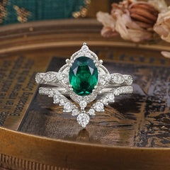 Gorgeous Oval Cut Emerald Engagement Ring Set
