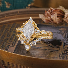 Gorgeous Oval Cut Moissanite Engagement Ring Set