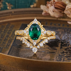 Gorgeous Oval Cut Emerald Engagement Ring Set