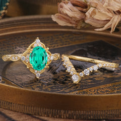 Gorgeous Oval Cut Emerald Engagement Ring