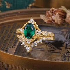 Gorgeous Oval Cut Emerald Engagement Ring Set