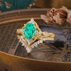 Gorgeous Oval Cut Emerald Engagement Ring