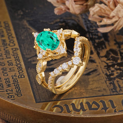 Gorgeous Oval Cut Emerald Engagement Ring