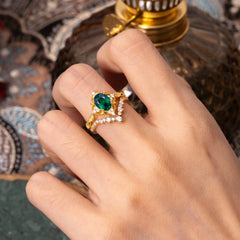 Gorgeous Oval Cut Emerald Engagement Ring Set