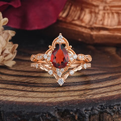 Luxury Vintage Pear-Cut Natural Garnet Engagement Ring Set
