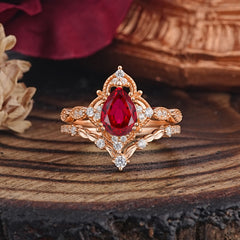 Luxury Vintage Pear-Cut Ruby Engagement Ring Set