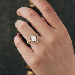 Luxury Vintage  Pear-Cut Moissanite Engagement Ring