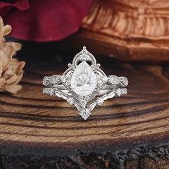 Luxury Vintage  Pear-Cut Moissanite Engagement Ring Set