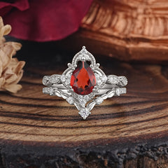 Luxury Vintage Pear-Cut Natural Garnet Engagement Ring Set