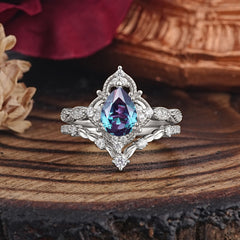 Luxury Vintage Pear-Cut Alexandrite Engagement Ring Set
