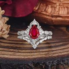 Luxury Vintage Pear-Cut Ruby Engagement Ring Set