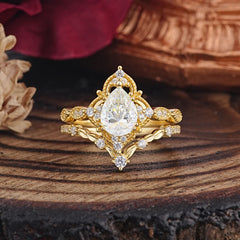 Luxury Vintage  Pear-Cut Moissanite Engagement Ring Set