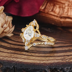 Luxury Vintage  Pear-Cut Moissanite Engagement Ring Set