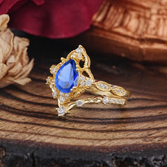 Luxury Vintage  Pear-Cut Sapphire Engagement Ring Set